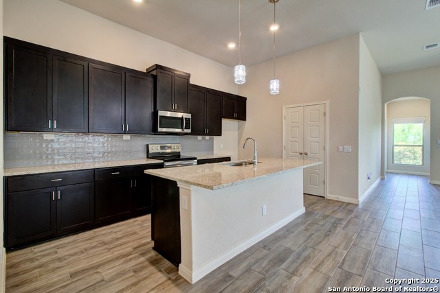Listing photo id 22 for 317 Sika