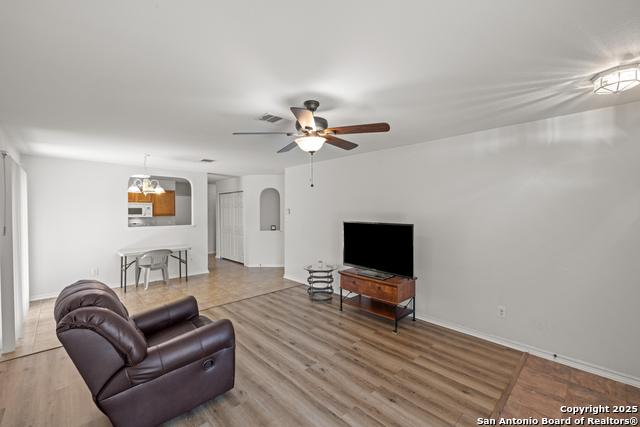 Listing photo id 1 for 6839 Cutting Creek
