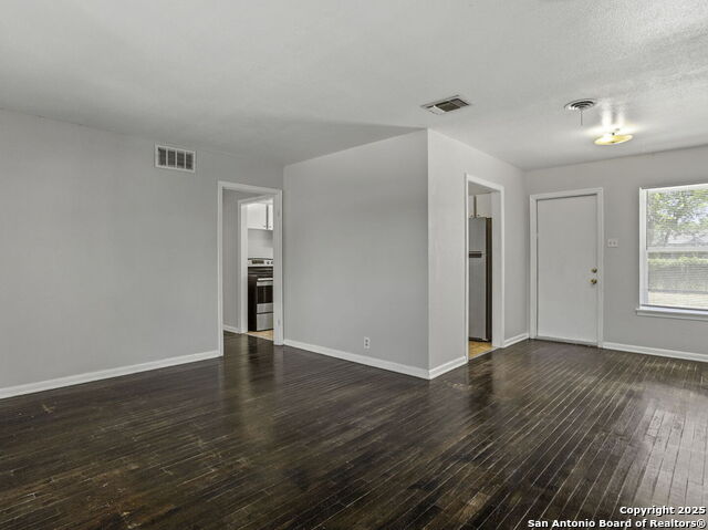 Image 4 of 16 For 614 Karen