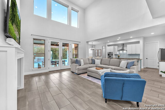 Listing photo id 10 for 15513 Hill Ln