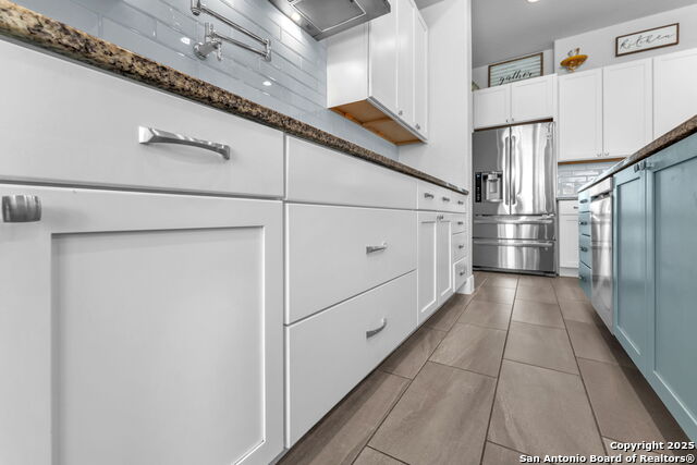 Listing photo id 20 for 15513 Hill Ln