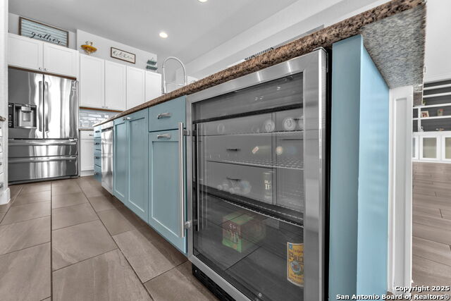 Listing photo id 21 for 15513 Hill Ln