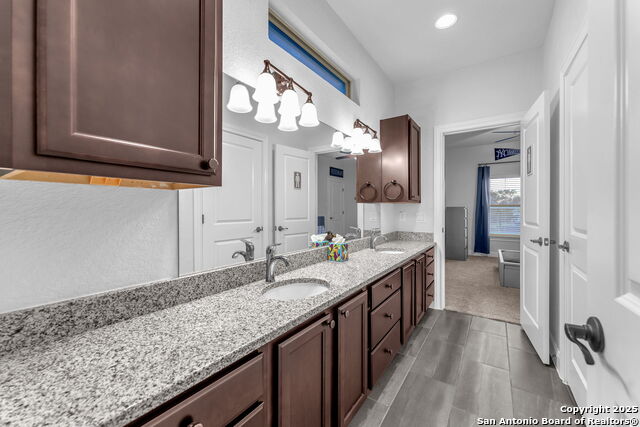 Listing photo id 41 for 15513 Hill Ln