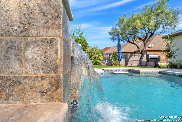 Listing photo id 49 for 15513 Hill Ln