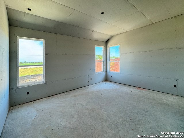 Image 27 of 43 For 178 Annette Drive