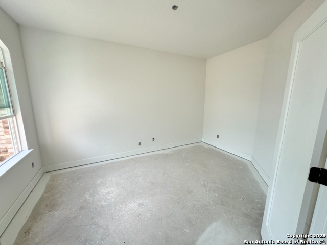 Image 32 of 43 For 178 Annette Drive