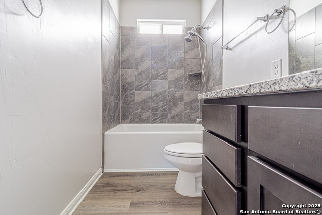 Image 18 of 28 For 3833 Ivy Path