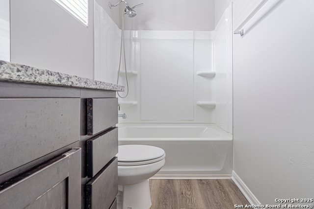 Image 21 of 28 For 3833 Ivy Path