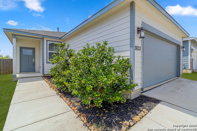 Image 3 of 28 For 3833 Ivy Path