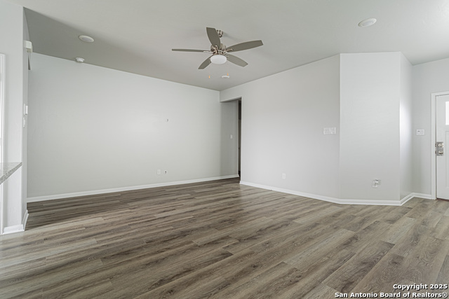 Image 5 of 28 For 3833 Ivy Path