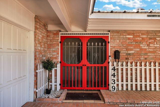 Image 2 of 34 For 4439 Greystone
