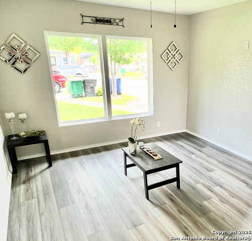 Listing photo id 8 for 667 Ellor