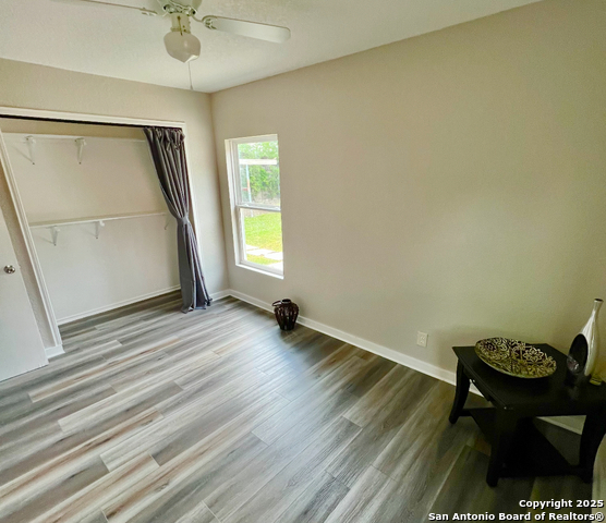 Listing photo id 11 for 667 Ellor
