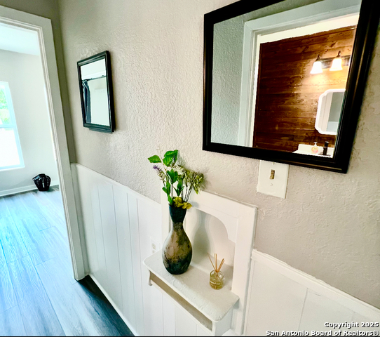 Listing photo id 12 for 667 Ellor