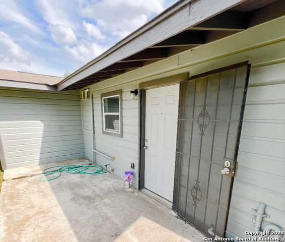 Listing photo id 17 for 667 Ellor
