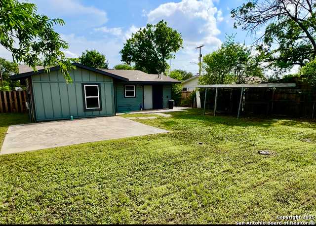 Listing photo id 18 for 667 Ellor