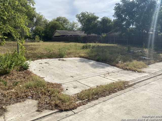 Image 2 of 8 For 5124 Hayden Dr E