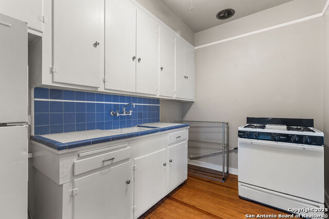 Image 10 of 14 For 336 East Lullwood Ave 4