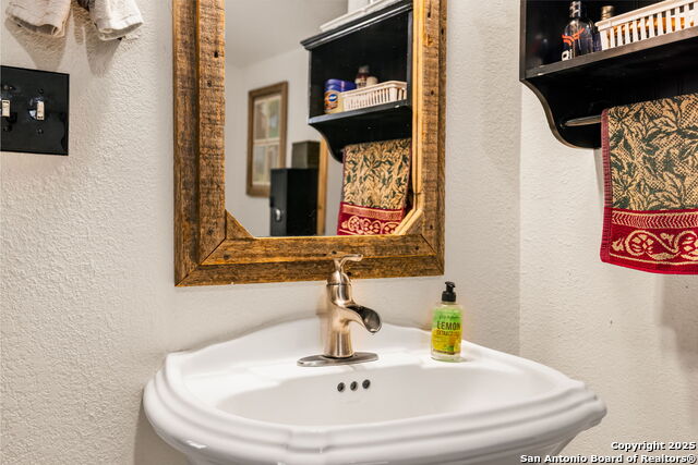 Listing photo id 9 for 176 Deep Woods Drive