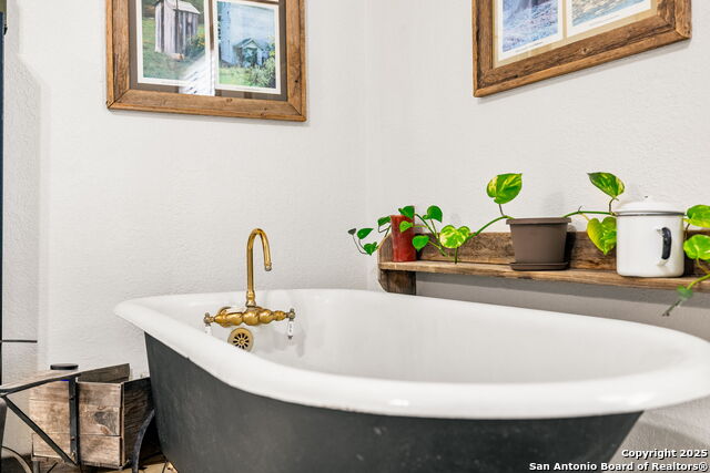 Listing photo id 17 for 176 Deep Woods Drive