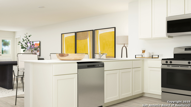 Listing photo id 3 for 13170 Roadrunner St