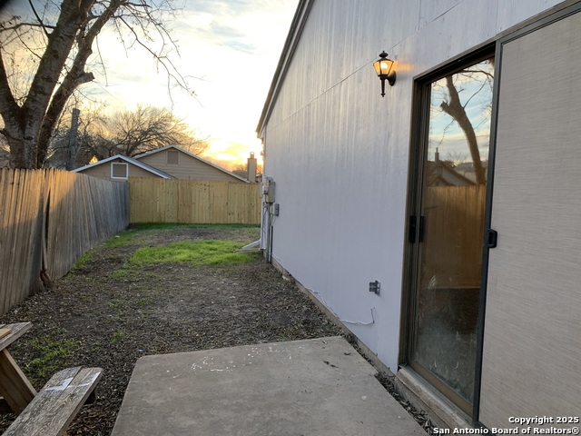 Image 9 of 10 For 8441 Forest Ridge  80