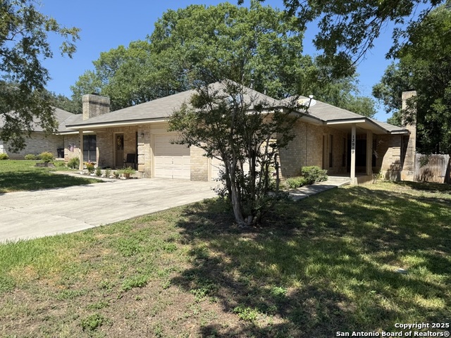 Listing photo id 1 for 13919 Brook Hollow Blvd