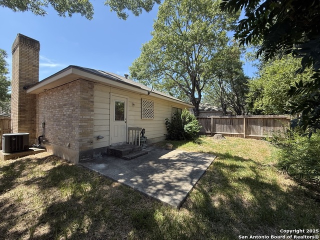 Listing photo id 5 for 13919 Brook Hollow Blvd