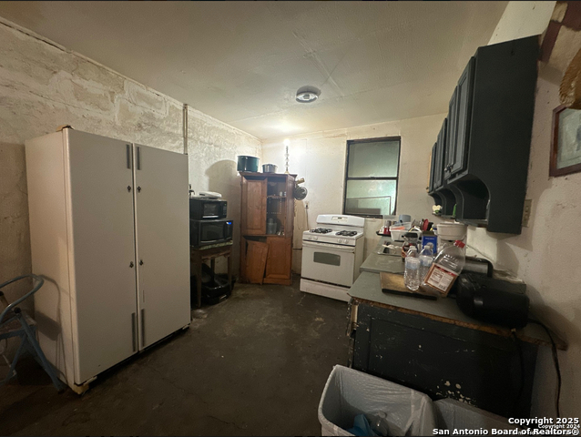 Image 16 of 17 For 5310 S Flores