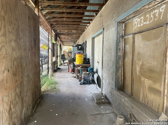 Image 4 of 17 For 5310 S Flores