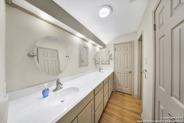 Listing photo id 9 for 7614 Creek Trail