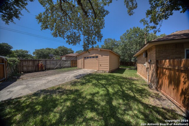 Listing photo id 24 for 7614 Creek Trail