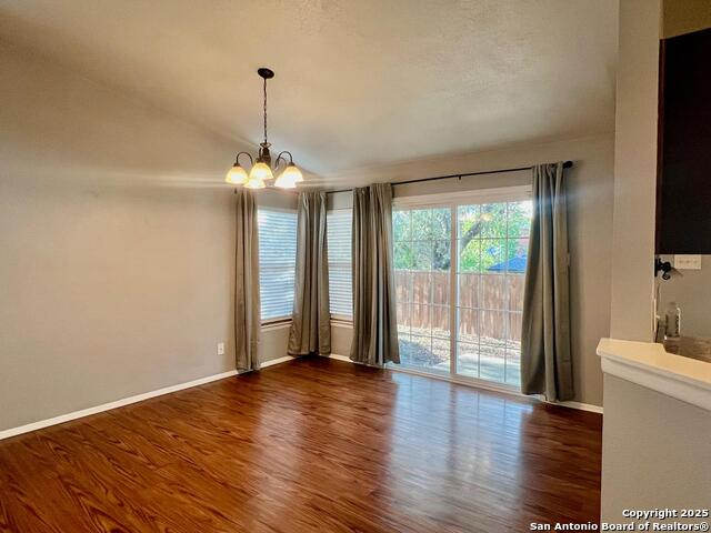 Listing photo id 8 for 2507 Woodline St