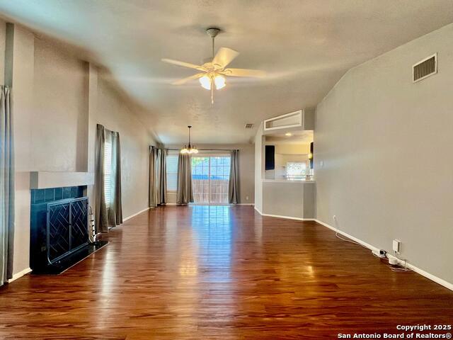 Listing photo id 9 for 2507 Woodline St