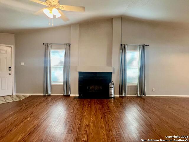 Listing photo id 10 for 2507 Woodline St