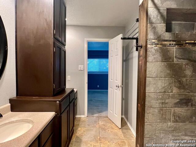 Listing photo id 12 for 2507 Woodline St