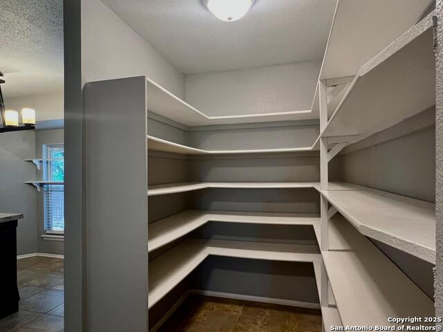 Listing photo id 16 for 2507 Woodline St