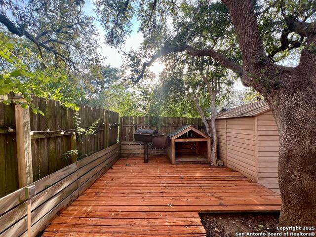 Listing photo id 21 for 2507 Woodline St