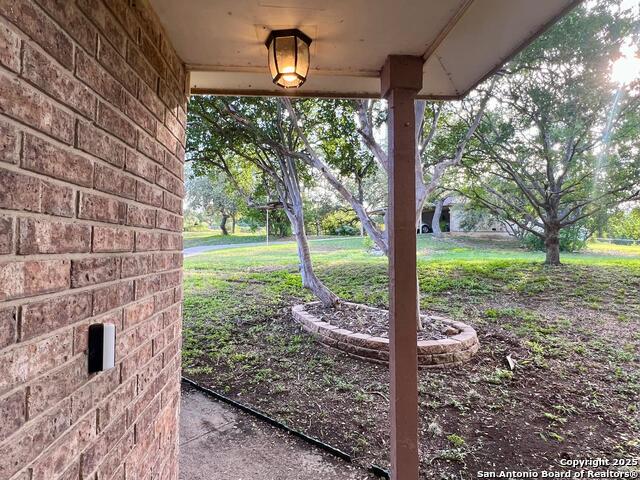 Listing photo id 1 for 2507 Woodline St