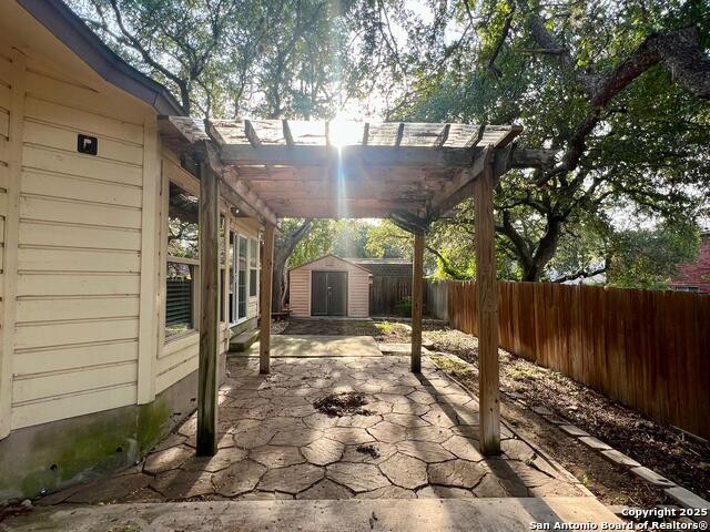 Listing photo id 2 for 2507 Woodline St