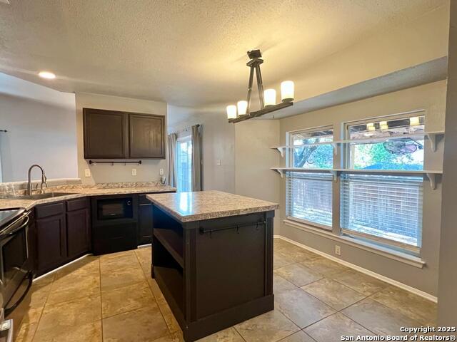 Listing photo id 3 for 2507 Woodline St