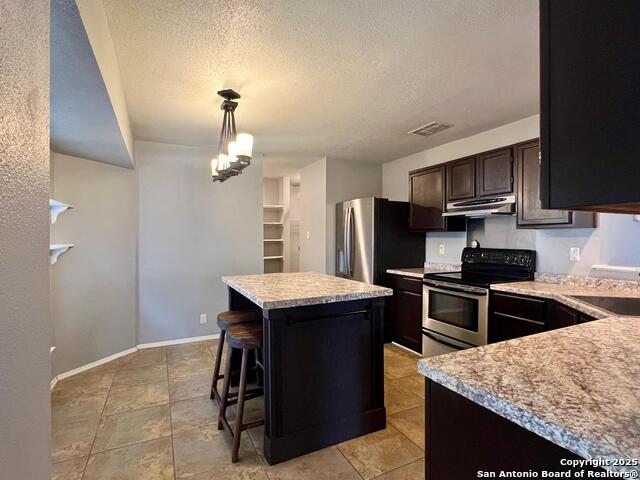 Listing photo id 4 for 2507 Woodline St