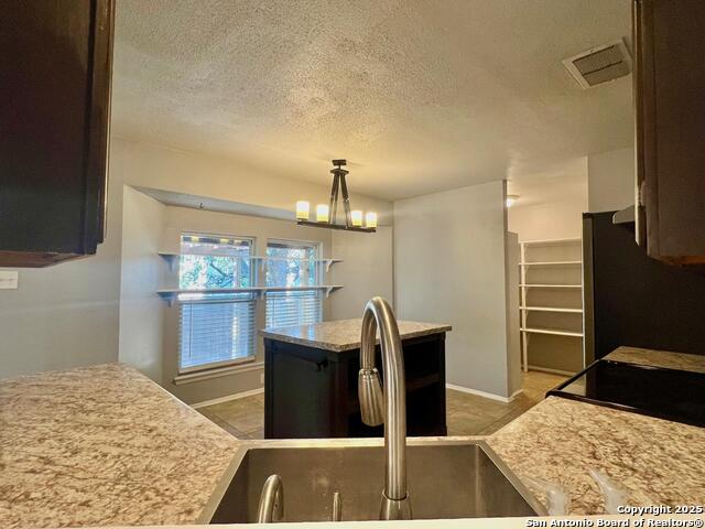 Listing photo id 6 for 2507 Woodline St