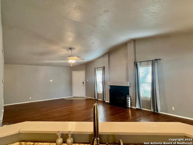 Listing photo id 7 for 2507 Woodline St