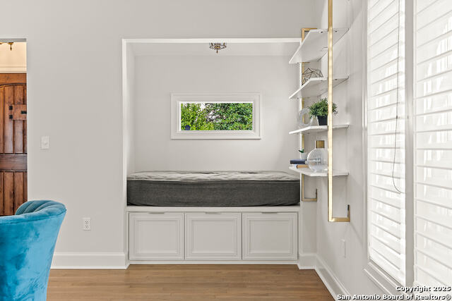 Image 10 of 50 For 215 Rosewood E