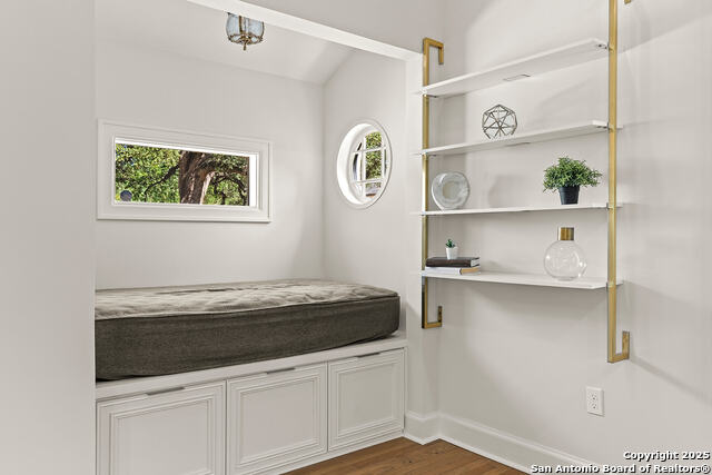 Image 12 of 50 For 215 Rosewood E