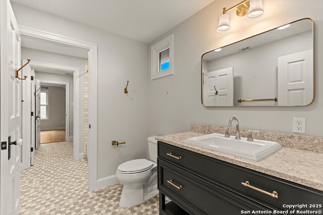 Image 30 of 50 For 215 Rosewood E