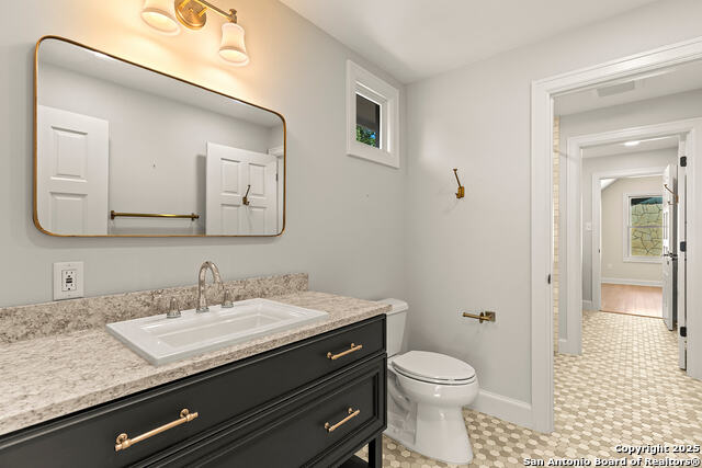 Image 32 of 50 For 215 Rosewood E