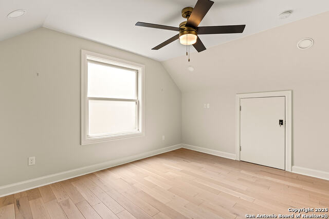 Image 33 of 50 For 215 Rosewood E