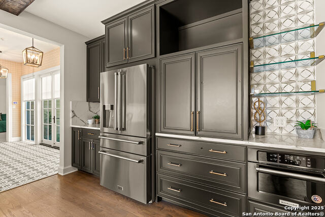 Image 36 of 50 For 215 Rosewood E